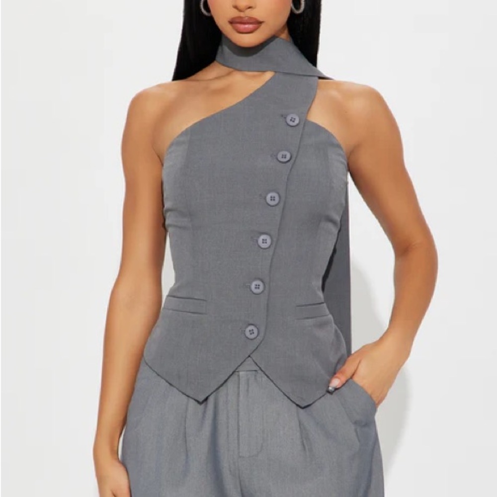 Asymmetric One-Shoulder Buttoned Vest in Gray women’s top Choker
